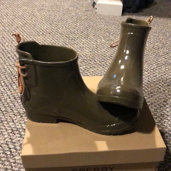 sperry walker turf rain boot olive